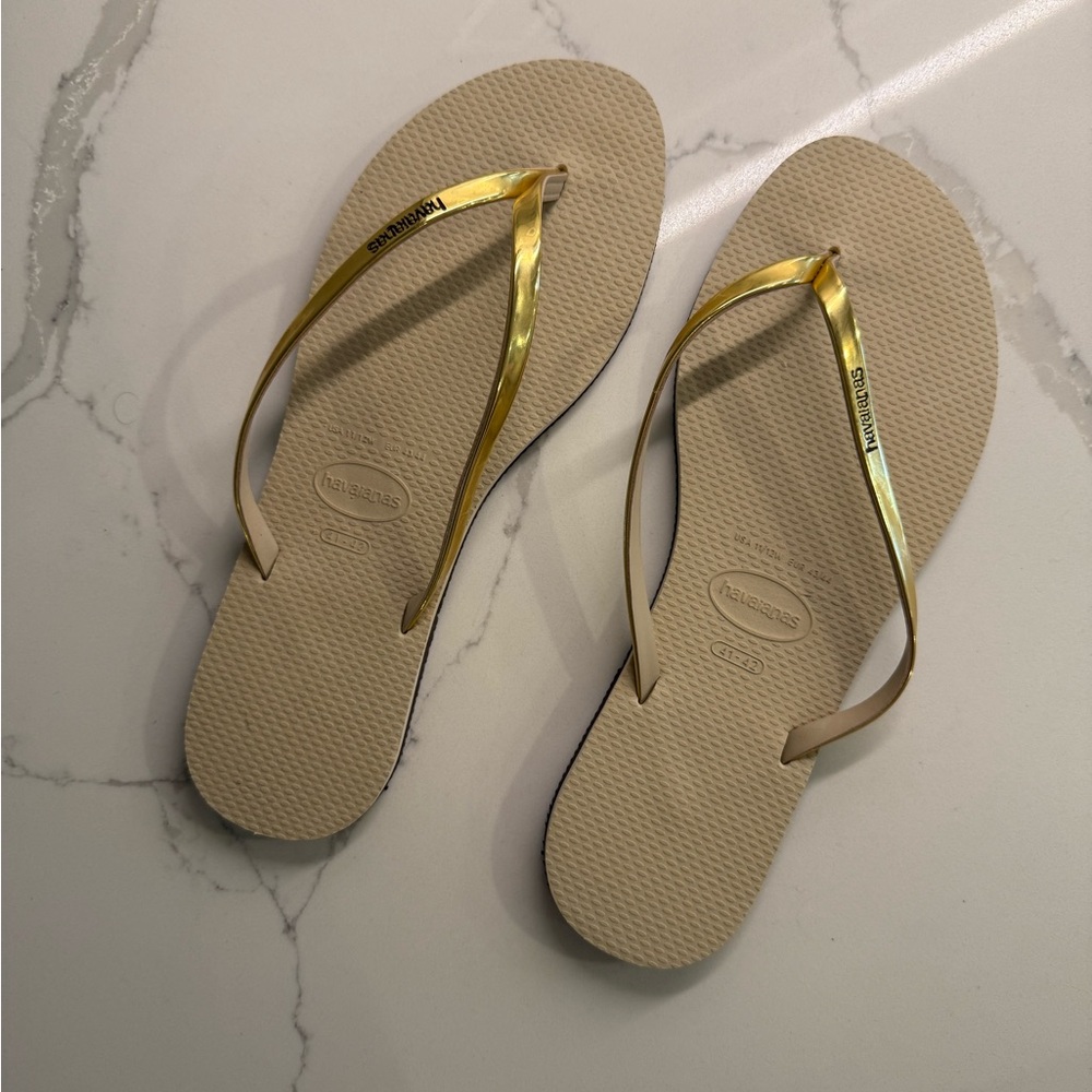 Havaianas Women's Sandals with Beige Sole and Gold Straps